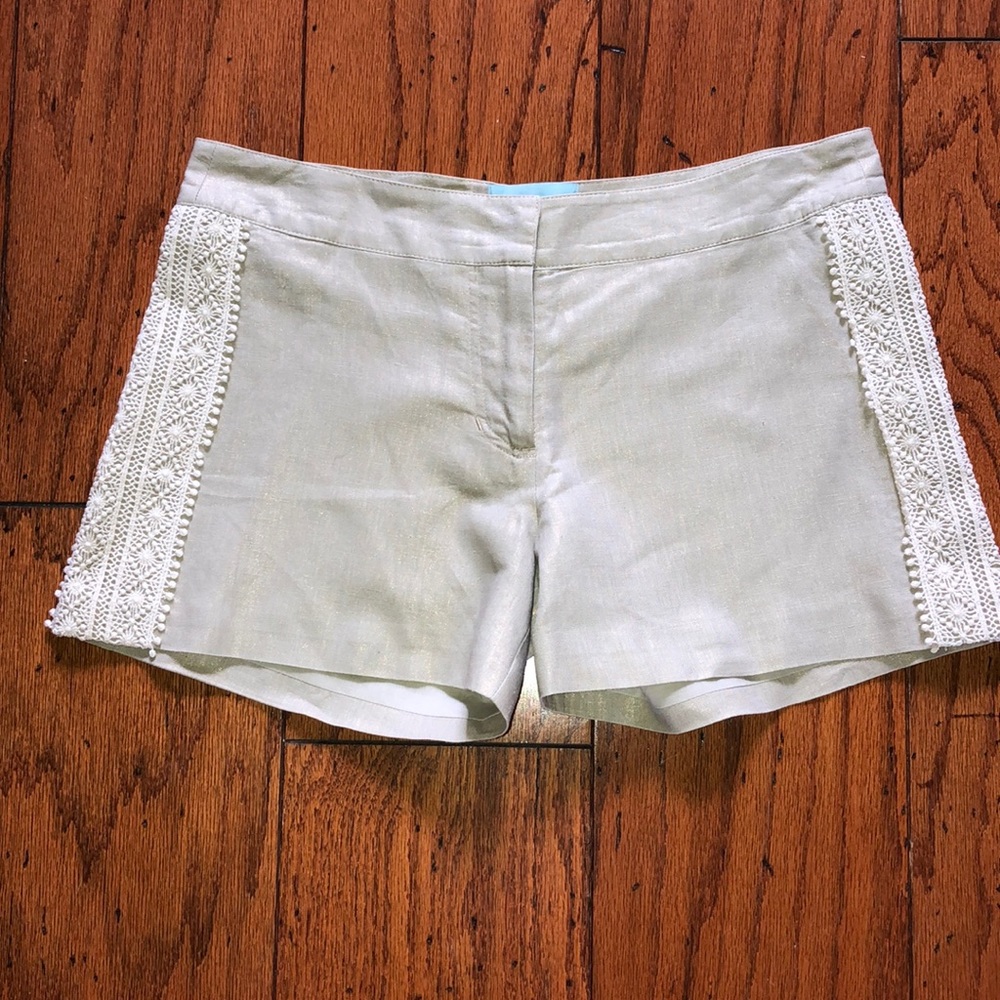Beautiful size medium light shorts with crochet